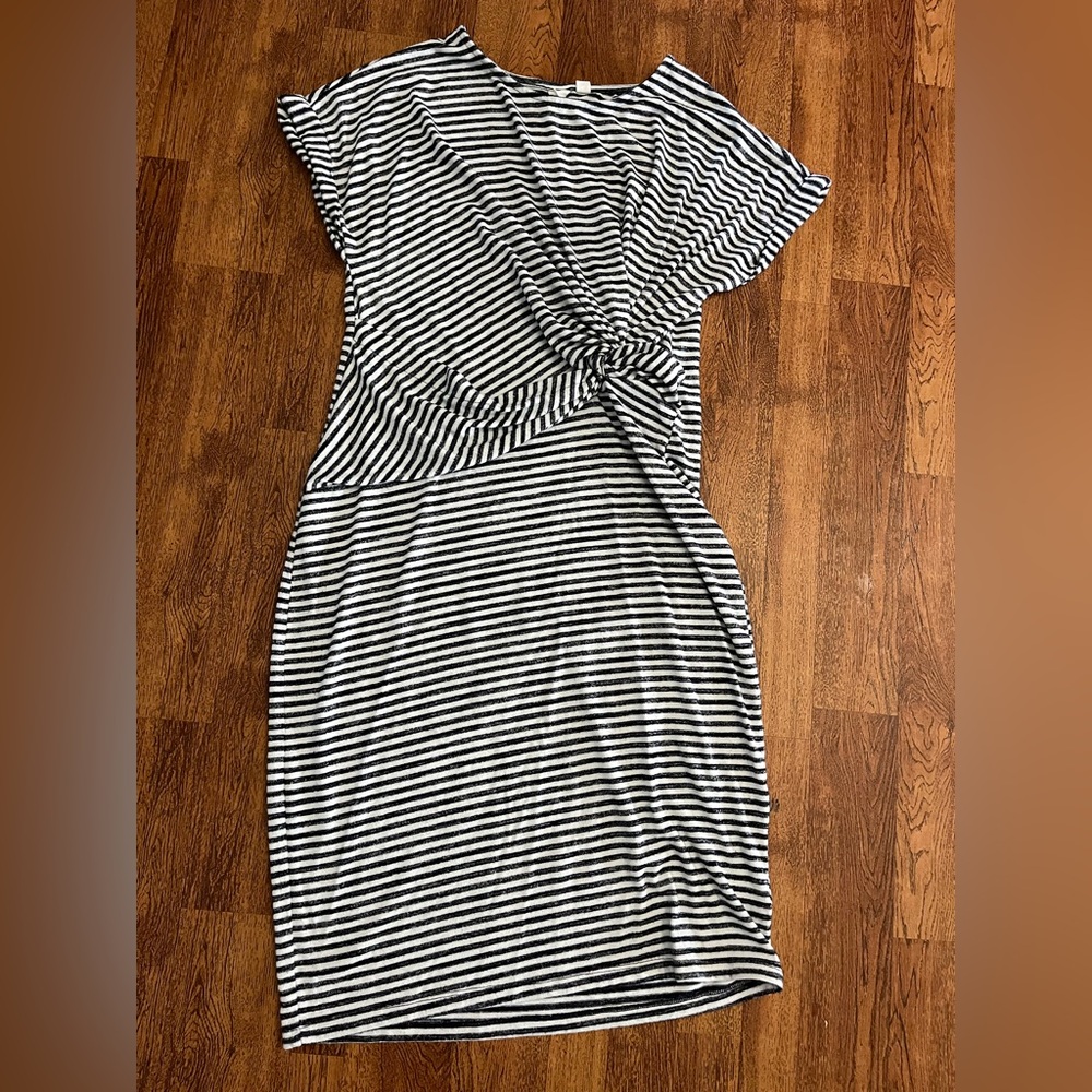 GAP White/black striped dress size Medium